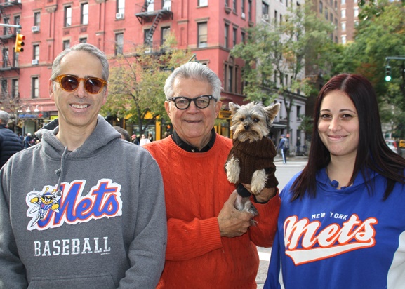 What's your first clue these humans are Mets fans? Go Mets!